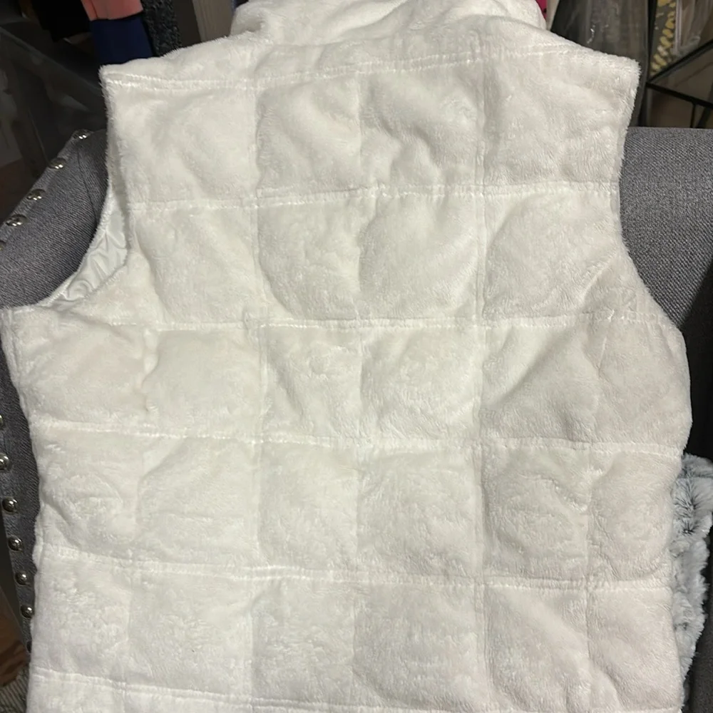 Athleta Quilted Faux Fur‎ Puffer Vest.Light!Pit to pit 20”.Size tag is missing.